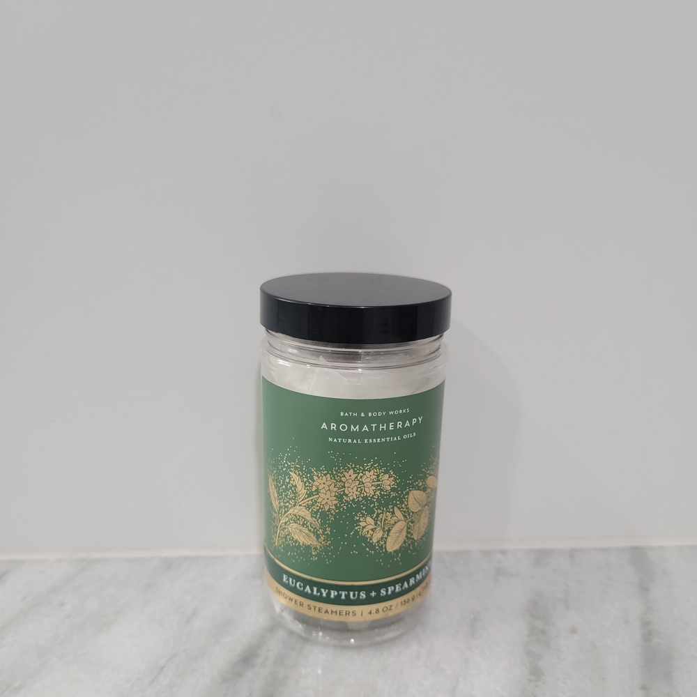 BATH AND BODY WORKS. Therapy Aromatherapy Eucalyptus Spearmint Shower Steamers